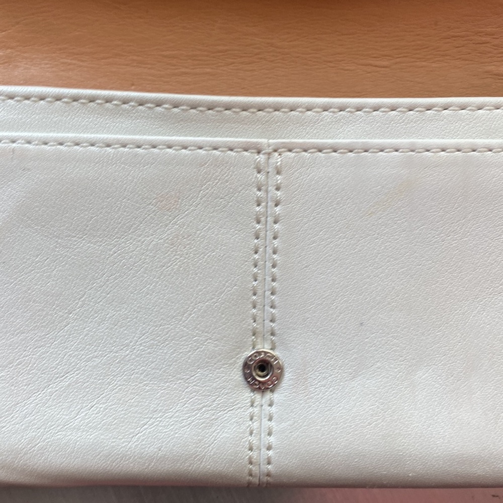 PRE-OWNED COACH WHITE WOMEN’S WALLET - Picture 10 of 10